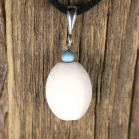 Riipus lumikvartsi ja magnesiitti. Riitu2