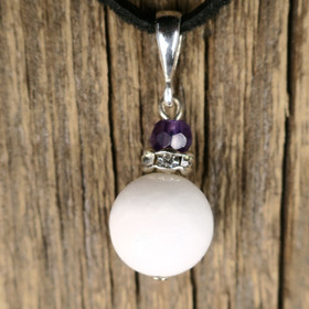 Riipus lumikvartsi ja ametisti. H