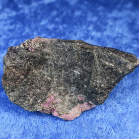 Rubiinifuksiitti raaka 42g 60x40x25mm Kittilä Suomi. Hi167