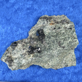 Magnetiittikiteitä kloriitissa 35g 62x45x15mm Horsma-aho Suomi Hi41D