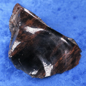 Mahonkiobsidiaani raaka 108g 60x75x30mm  Hi183