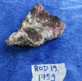Rodoniitti 175g raakakivi, keräilykivi. Vittinki Suomi ROD19