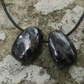 Riipus nuummiitti porattu