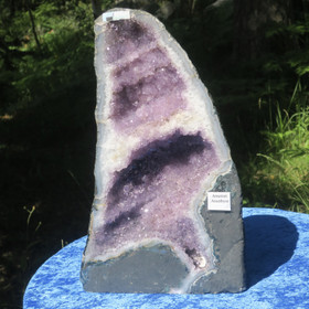 Ametistigeodi iso 11,25kg sisustuskivi,2-kideonkaloa 