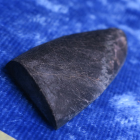 Nuummiitti kapussi hiomaton 6g 37x15x5mm Suomi Hi133a