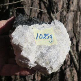 Pegmatiitti 1025g musta turmaliini, albiitti, eukryptiitti Hi136z