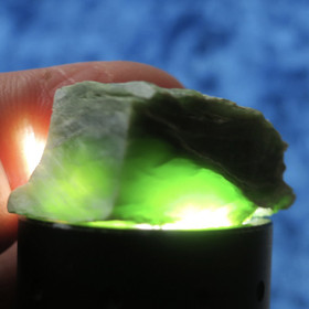 Nefriitti 16g iridisoiva pala  nro30-14