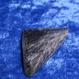 Nuummiitti kapussi hiomaton 6,5g 30x25x5mm  Suomi Hi133b