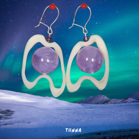 Korvakorut poronluu ja vaalea ametisti TIINNA