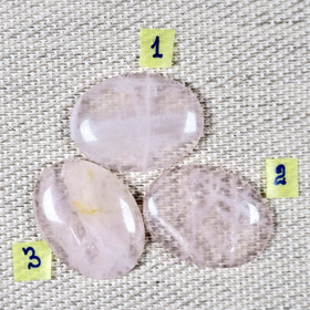 Kapussi ruusukvartsi 22x30mm ovaali cabochon