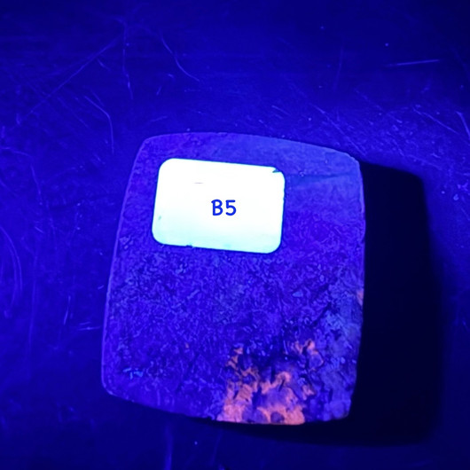 Eudialyytti kapussi suorakaide ryhmä B1-B6. Valitse