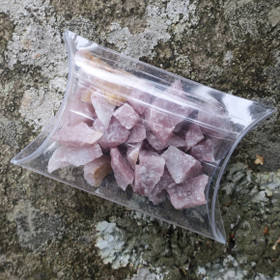 Aventuriini punainen mansikkakvartsi kivimurske 30g rasiassa