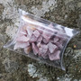 Aventuriini punainen mansikkakvartsi kivimurske 30g rasiassa