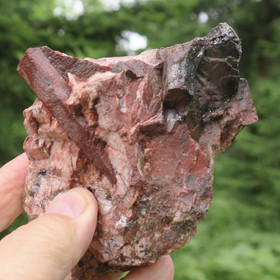 Beryllikiteitä pegmatiitissa 600g Suomi Hi95-43