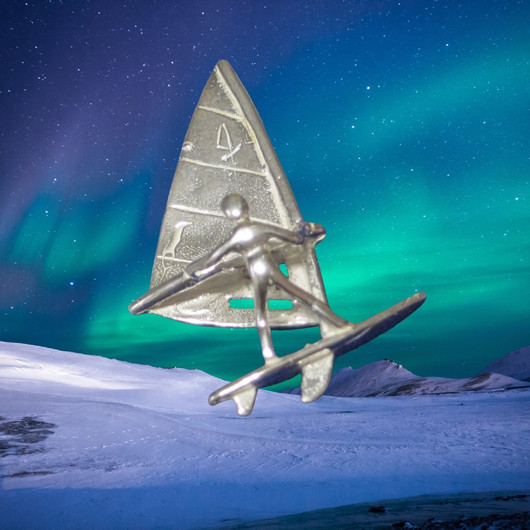 Hopeariipus purjelautailija