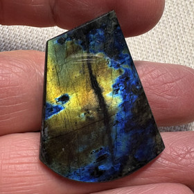 Spektroliitti kapussi. Ylämaa KSP19