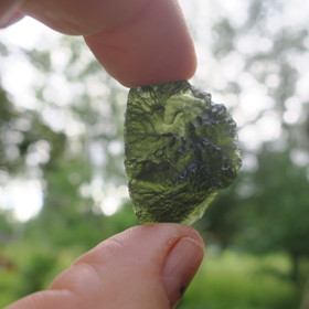 Moldaviitti raaka 12g tummanvihreä tektiitti nro jj23