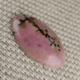 Kapussi rodoniitti 14x23mm ovaali cabochon