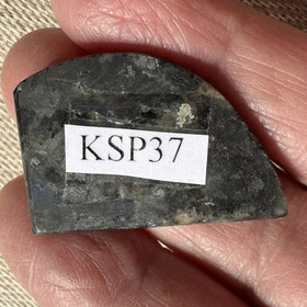 Spektroliitti kapussi. Ylämaa KSP37