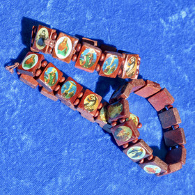 Rannekoru puuta, uskonnollisia kuvia