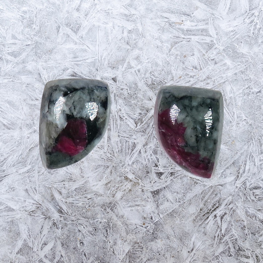 Nappikorvakorut  eudialyytti purje F