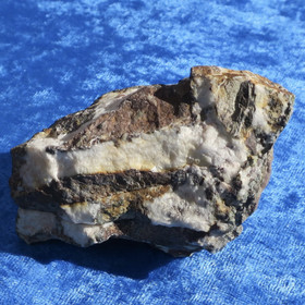 Akaatti ja kalsiitti halkaistu raakakivi 235g. Hi175E 