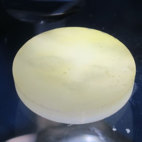 Nefriitti kapussiaihio pyöreä, vaalea 27mm