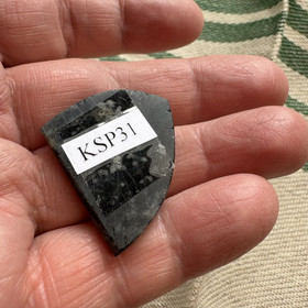 Spektroliitti kapussi. Ylämaa KSP31