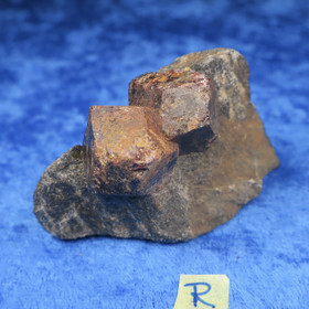 Almandiini granaatti 58g 50x30x15mm  Nappikallio Hi184r