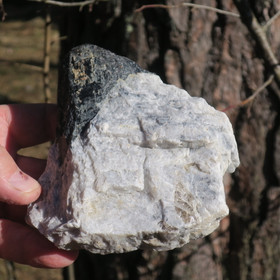 Pegmatiitti 1025g musta turmaliini, albiitti, eukryptiitti Hi136z