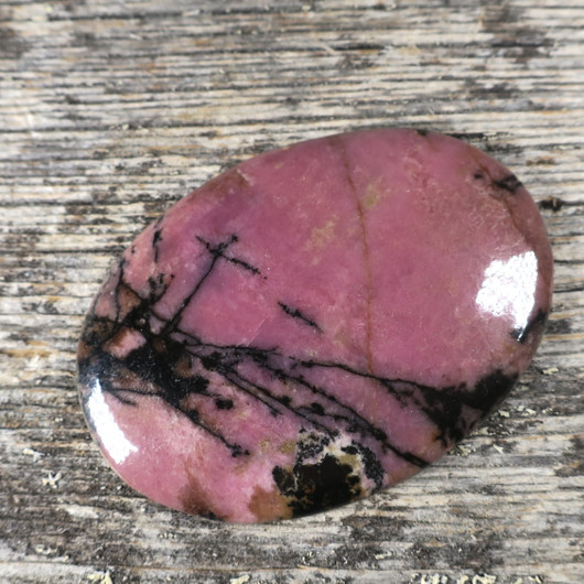 Kapussi rodoniitti iso 35x48mm cabochon