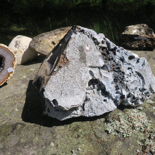 Akaattigeodi iso 8,4kg LUOLA ametistikiteitä sisällä  61Ä 