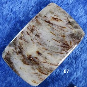 Kapussi astrofylliitti  36x24mm 4mm suorakaide  B7