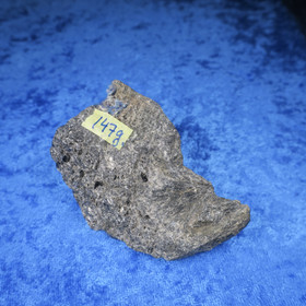 Nuummiitti 147g 70x50x40mm sis biotiitti, kordieriitti Hi133 