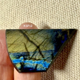 Spektroliitti kapussi. Ylämaa KSP12