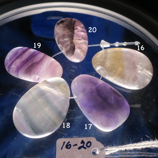 Riipus fluoriitti porattu, pituus n.3cm. Valitse nro 1-32