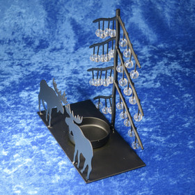 Tuikkualusta hirvet ja kuusi, metallia