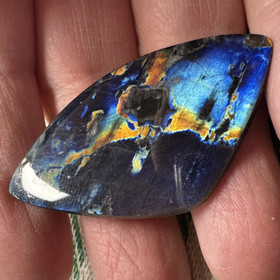 Spektroliitti kapussi. Ylämaa KSP48