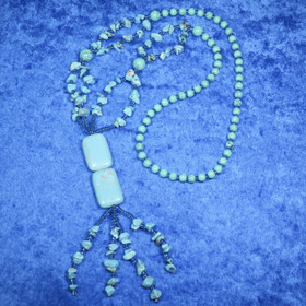 Kaulahelmet turkoosi, 70cm pitkät helmet ilman lukkoa, helmitupsu