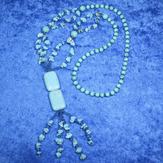 Kaulahelmet turkoosi, 70cm pitkät helmet ilman lukkoa, helmitupsu