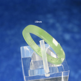 Sormus nefriitti kivisormus. Valitse koko valikosta