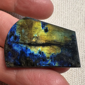 Spektroliitti kapussi. Ylämaa KSP19