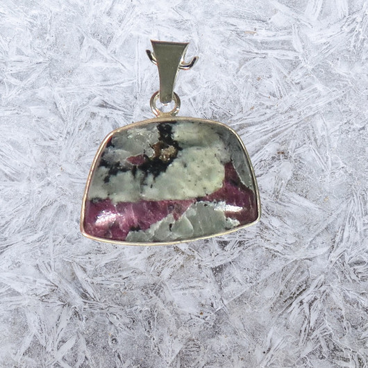 Hopeariipus eudialyytti EUD6