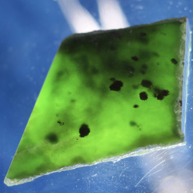 Nefriitti 7g iridisoiva pala  nro30-15