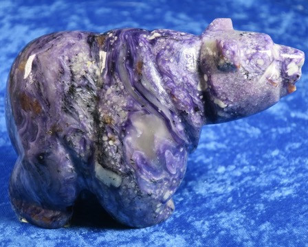 Kiviveistos karhu 850g tsharoiitti koko 8x13cm 