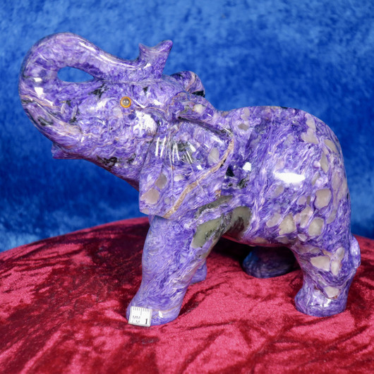 Kiviveistos tsharoiittinorsu 1309g  elefantti 