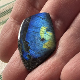 Spektroliitti kapussi. Ylämaa KSP53