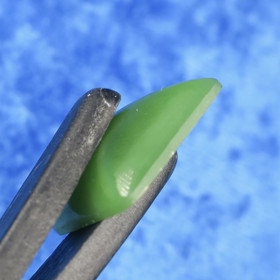 Nefriitti kapussi suorakaide 16,5x12,5x4mm