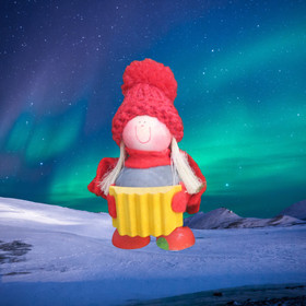 Sirkka-tonttu 7-8cm soittaa harmonikkaa. 