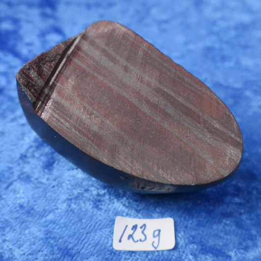 Jaspiliitti 123g 52x33x30mm hiottu, sahattu 1 sivu